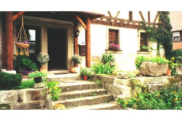 Germania Privát Uehlfeld, Esterno